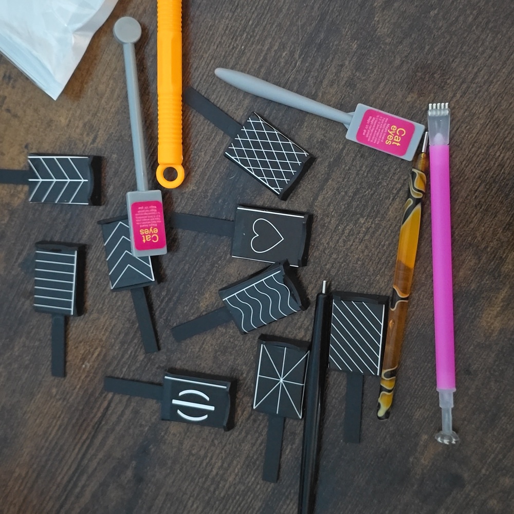 Magnetic nail art wands